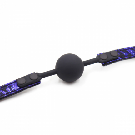 Силиконовый кляп на фиолетово-черном ажурном ремне