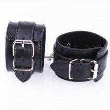 Черные наручники с карабином