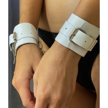 Классические белые наручники из натуральной кожи