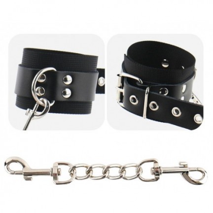 Мягкие черные наручники на цепочке с карабином